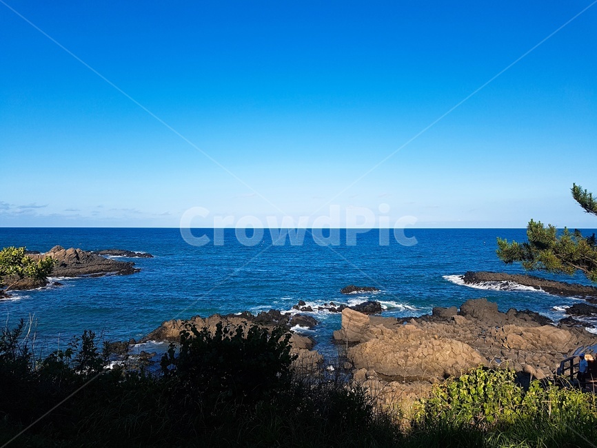 바다,주상절리,계절,파랑,푸른,파도,하늘,여름,season,blue,자연,풍경,nature,landscape,promontory,곶,building,건물,architecture,건축물,tower,탑,outdoors,옥외,land,땅