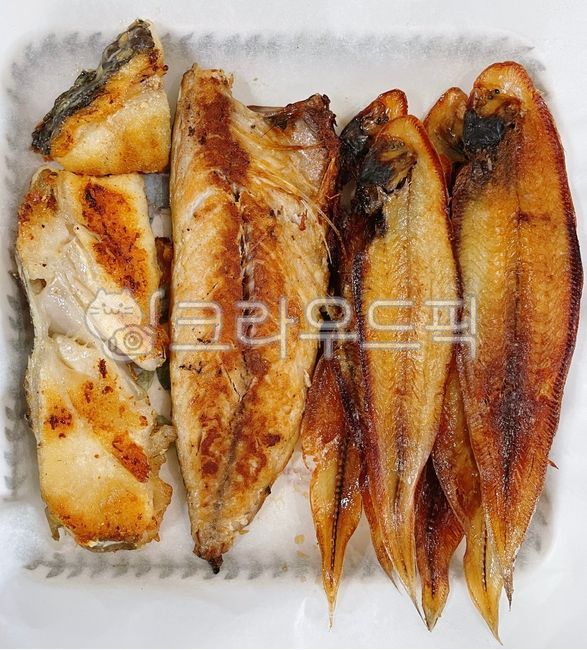 depletion cost,plate,Seodae,mackerel,inhospitality,ingredients,cooking,mero fish,roast,Grilled Mackerel,Grilled Seodae,boneless mackerel,boneless,Grilled Mero,paper foil,mero,cook,Grilled Fish,Grilled Big Fish,food,Grilled Pak Dae,meal,Big fry fish,dish,f