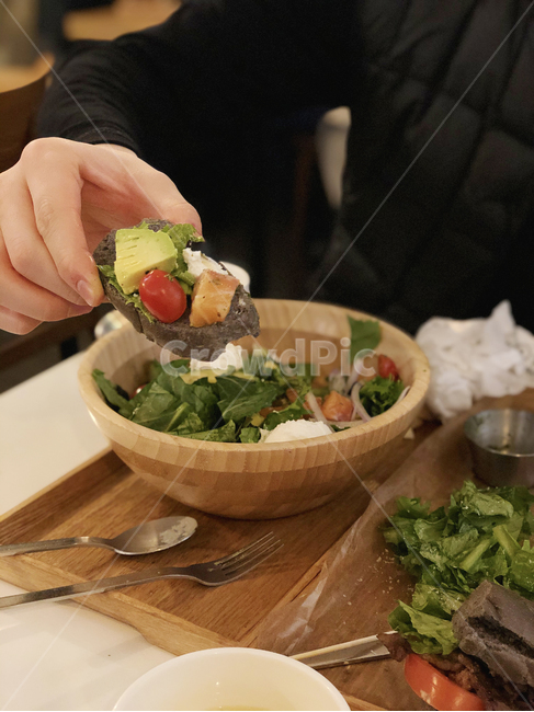 샐러드,아보카도,연어,방울토마토,다이어트,다이어트음식,포케샐러드