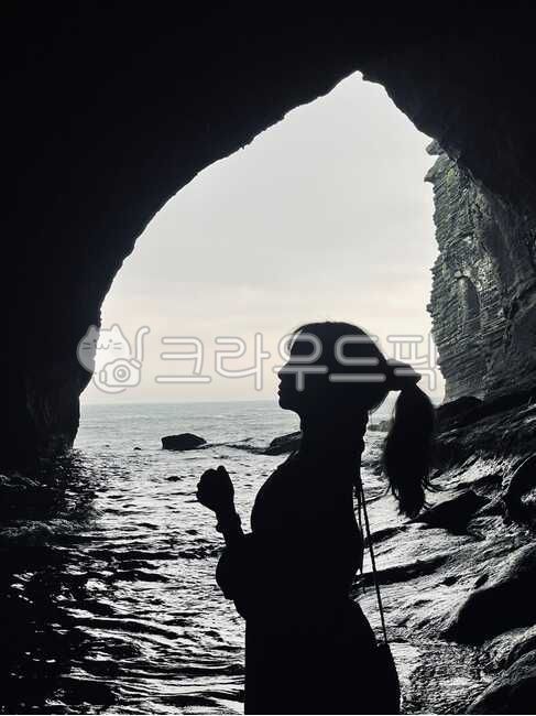 atmosphere,shadow,thought,sadness,sight,depressed,female,lonely,worry,coastline,cave,profile,feeling,water,coast,ocean,woman profile,cove,shoreline,silhouette,concept,jeju island,loneliness,charactersilhouette,sea,person silhouette,Donggyeong Cave,human,d