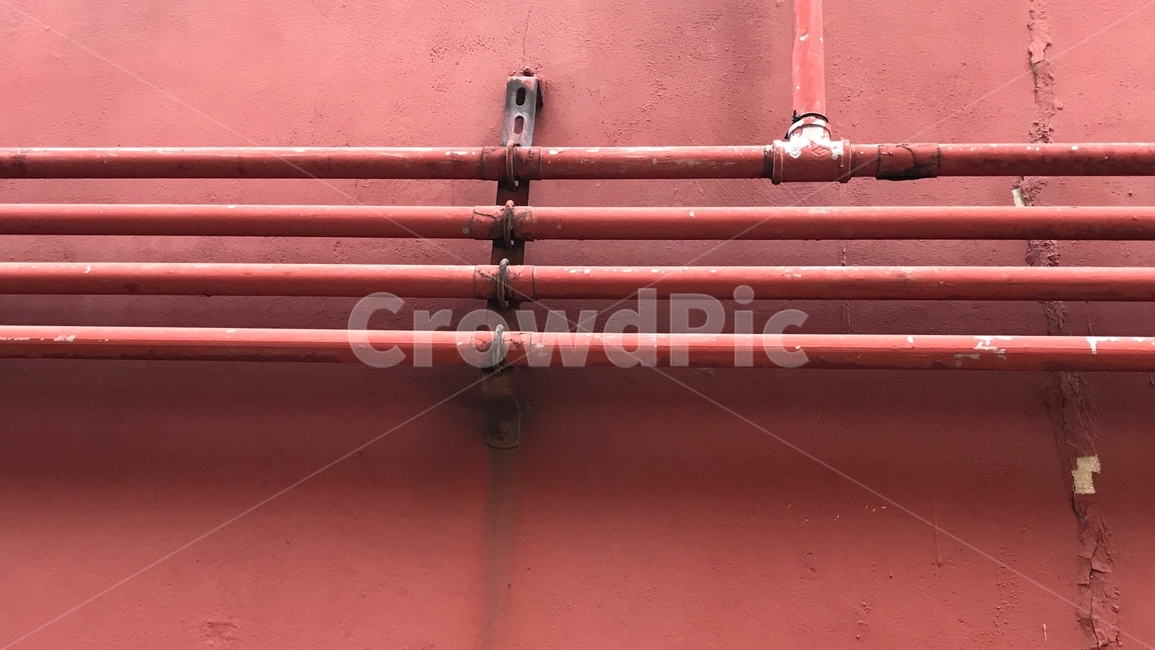 파이프,관,벽,수도관,빨강,빨간색,레드,red,건물,건축,노후,낡음,오래됨,벽돌색,집,주택,실외,거리,길,야외