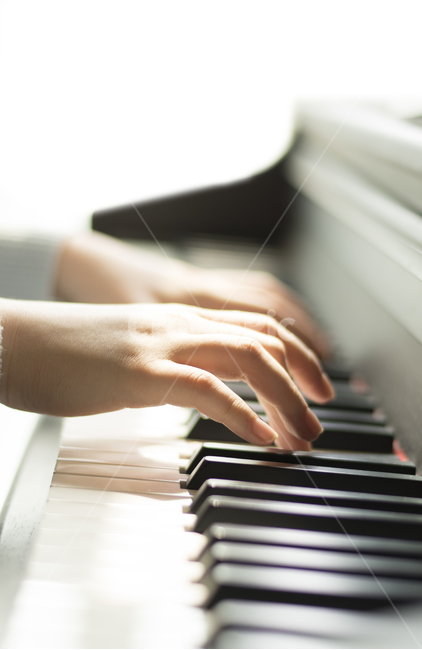 leisureactivities,레저활동,piano,악기,musicalinstrument,그랜드피아노,피아노,뮤직,hand,피아니스트,음악가,손가락,사운드,뮤지컬,선수,손,고전,재즈,화음,여자,연주회,공연,연주,악기,음향기기,musical instrument,musical equipment