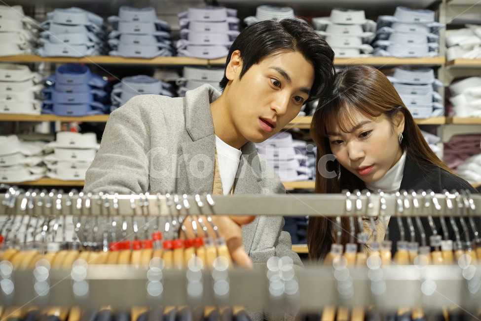 쇼핑,옷가게,상점,아울렛,백화점,의류,매장,shopping,연인,커플,데이트,남녀,사람,인물,인간,human,person,연인,커플,사랑,lover,couple,쇼핑,shopping