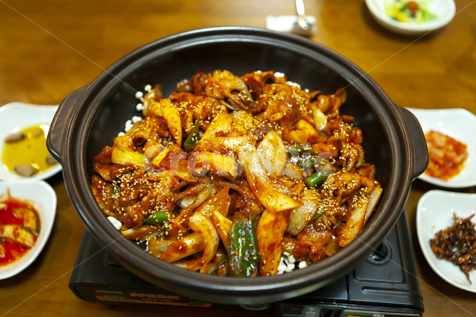 음식,제육볶음,고추장,양파,야채,고기,음식,식재료,요리,food,cook,meal,dishes,food reserves,한식,한국음식,한국요리,korean food,korean dishes,korean meal,korean cook