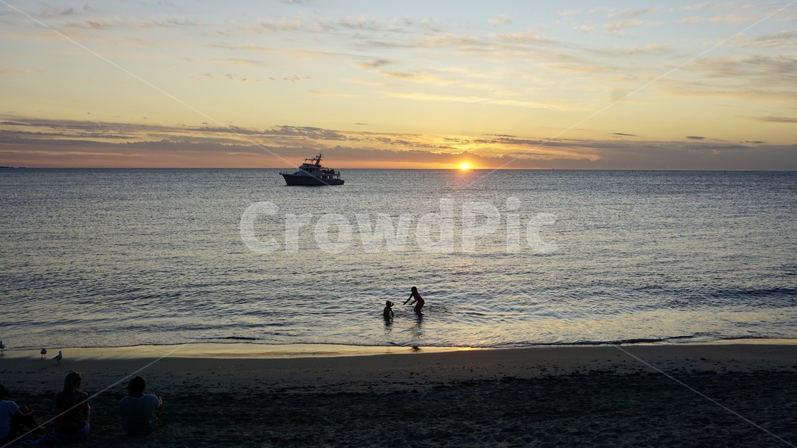vehicle,boat,보트,차량,transportation,nature,자연,outdoors,교통,인간,바다,sea,대양,ocean,물,water,옥외,person,사람,human