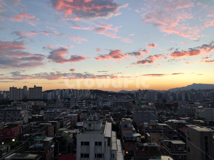 노을,하늘,도시,풍경,건물들,건물,베란다,구름,핑크