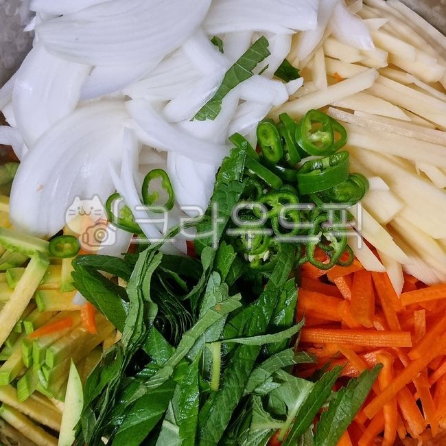 양파,고추,매운고추,감자,깻잎,당근,호박,애호박,onion,chili,redpepper,hotpepper,cayennepepper,potato,whitepotato,reductionofcapital,sesameleaf,perillaleaf,carrot,pumpkin,amber,zucchini,youngpumpkin,youngsquash,쥬키니호박,juicypumpkin,jukini,식재료,요리재료,음식재료,foodstuff,cookingmaterial,foodmaterial