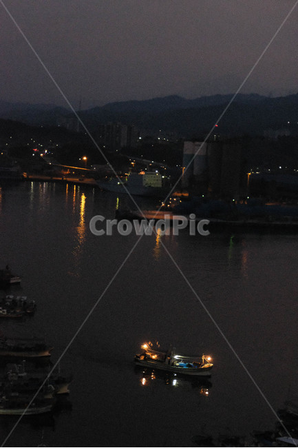 묵호항,바다,배,선박,어선,마을,바닷가마을,야경,밤,풍경,nightscape,night,landscape,산업,industry,industrial,어업,fishery,fishing industry,교통,교통수단,traffic,transportation,water,물