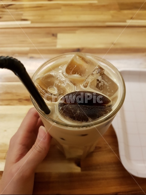 커피,아이스카라멜마끼아또,커피숍,여유,얼음,행복,즐거움,먹방,빨대,시원함,커피,카페,coffee,cafe