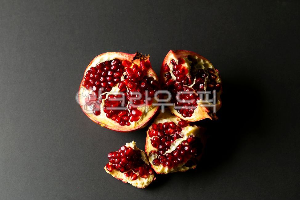 Pomegranate,pomegranate seeds,red,split,studio,fruit,food,food ingredients,local food