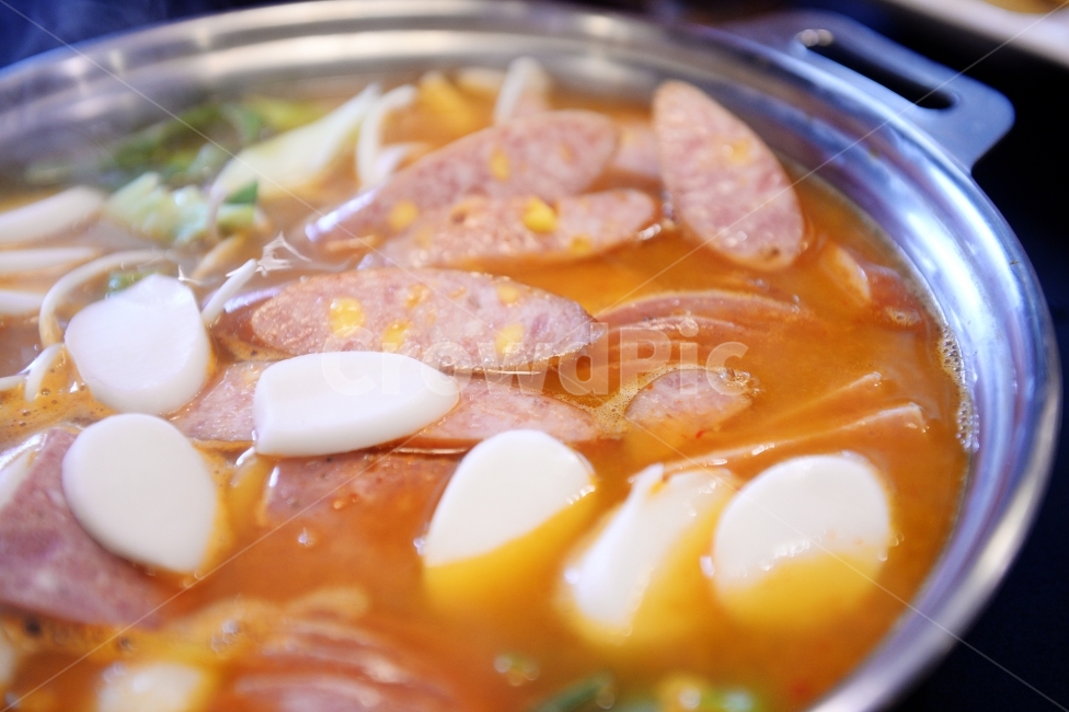 부대찌개,밥,부대찌게,음식,우동,버섯,라면,햄,소시지,쏘세지,콩나물,파,떡,스팸,식당,음식점,식사,메뉴,찌개,식재료,요리,한식,한국음식,한국요리,mushroom,ham,sausage,SPAM,food,cook,meal,dishes,koreanfood,koreandishes,음식,식재료,요리,food,cook,meal,dishes,food reserves,한식,한국음식,한국요리,korean food,korean dishes,korean meal,korean cook