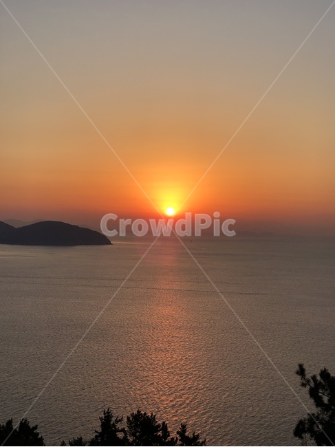 일출,해맞이,해돋이,풍경,바다,새해,하늘,남해,자연,풍경,nature,landscape,outdoors,옥외,land,땅,sky,dusk,황혼,sunset,일몰,dawn,새벽,red sky,붉은 하늘,ocean,대양,sea,water,물