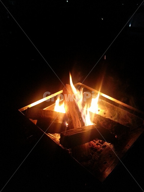 캠프파이어,장작불,화로대,모닥불,감성캠핑,camping,camp,fire,불멍,캠핑,로망,화로,장작,불꽃