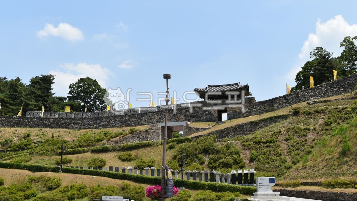 ,Geumseoru,historic site,acid,rampart,historical district,world,unesco,Baekje Historical Site,UNESCO World Heritage Site,princess,Gongju Gongsanseong Fortress,Baek jae,Woongjinseong,Historic Site No 12,gongsansung,heritage,Chungnam,Ssangsusanseong Fortres
