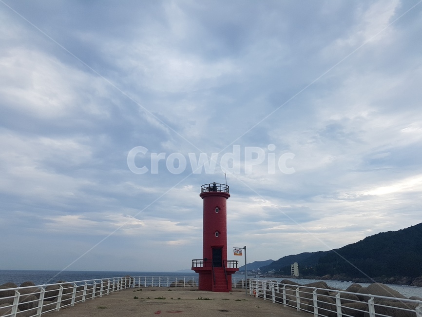 등대,하늘,먹구름,속초,바다,자연,여름바다,빨간등대