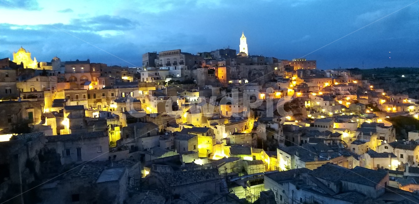 nature,landscape,경치,outdoors,aerialview,panoramic,파노라마,town,italy,matera,중세도시,이탈리아마을,마테라야경,중세마을야경,중세도시야경
