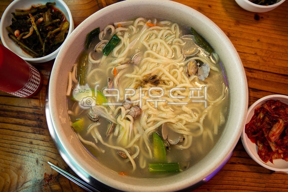 cool,clear,clam kalguksu,Kalguksu,koreantraditionalfood,Korean traditional food,kalguksu,shellfish,clamkalguksu,choppednoodles,clam,sunny,pumpkin