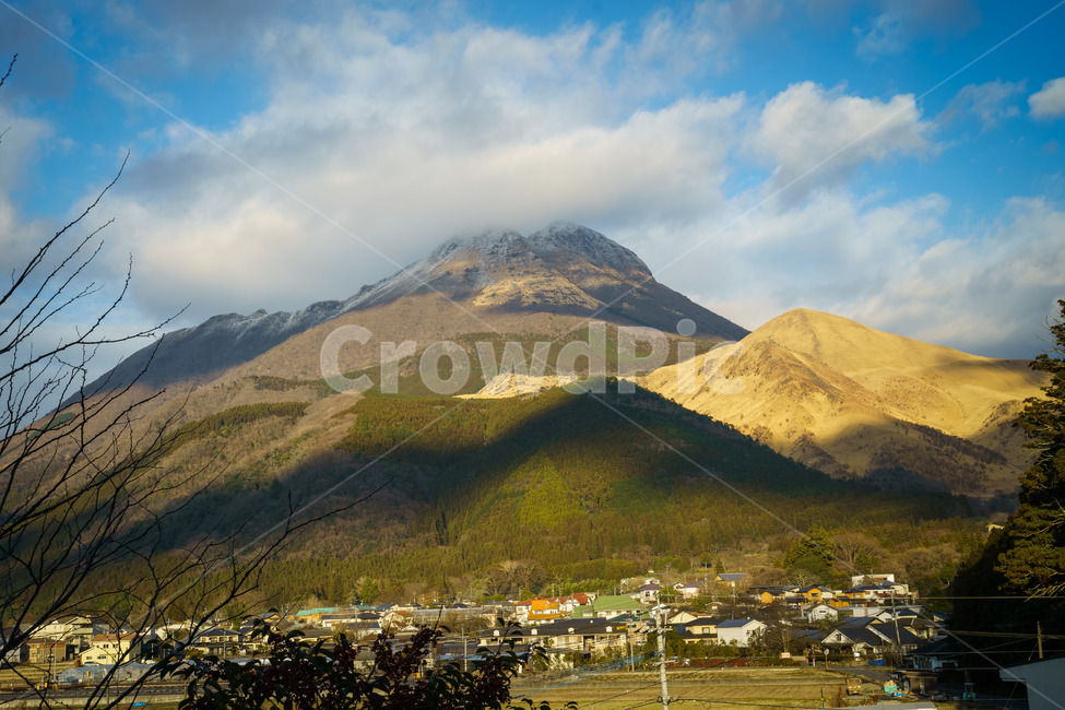 유후인,유후다케,일본,큐슈,japan,kyushu,yufuin,구름,산,풍경,landscape,자연,풍경,nature,landscape,해외,외국,세계,foreign,oversea,world,세계자연풍경,해외자연풍경,외국자연풍경,world nature landscape,outdoors,옥외,mountain range,산맥,mountain,hill,언덕