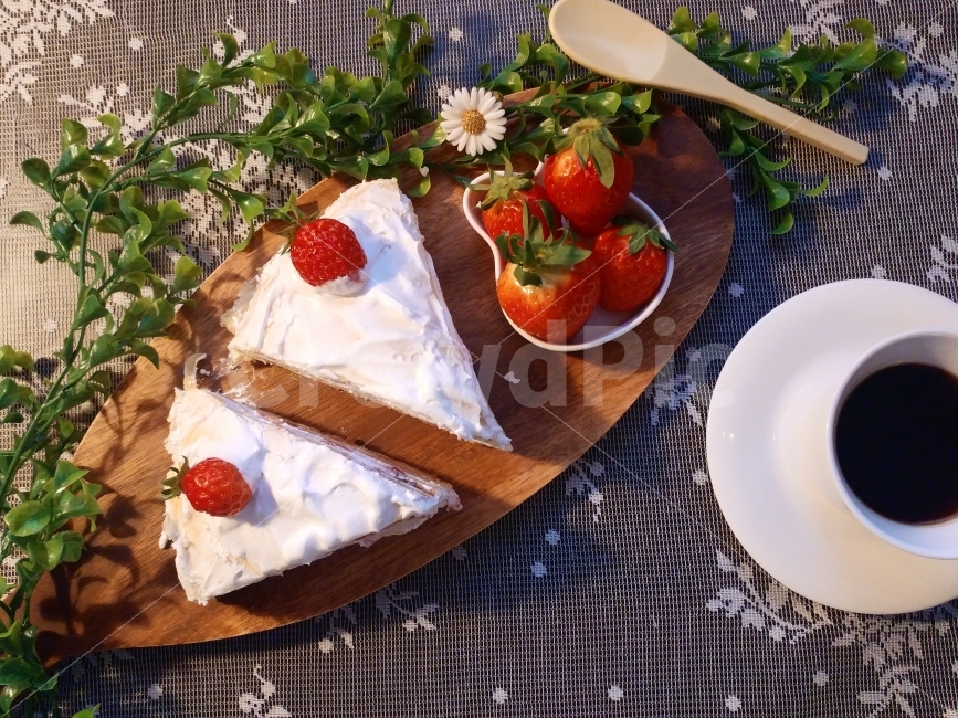 cook,food,cream,strawberry,red,plating,decorations,baking,homemade,crepe,cake,coffee,americano홈메이드,간식,크레이프,케이크,생크림,딸기,과일,겨울제철과일,음식,요리,빵,플레이팅,데코레이션,커피,아메리카노,찻잔,레이스,식탁보,원예,조화,덩쿨,음식,식재료,요리,food,cook,meal,dishes,food reserves,빵,bread,과일,열매,fruit,디저트,간식,후식,dessert,snack,커피,카페,coffee,cafe
