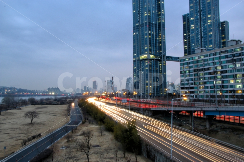도시,야경,불빛,자동차,동작대교,건물,아파트,도시,풍경,city,landscape,교통,교통수단,traffic,transportation,road,도로,freeway,고속 도로