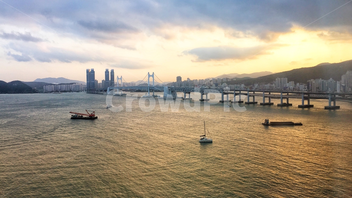 해운대,광안대교,부산,바다,일몰,저녁,선셋,구름,노을,풍경,도시,풍경,city,landscape,한국도시풍경,한국도시경관,korea cityscape,water,물,waterfront,워터 프론트,boat,보트,transportation,교통,vehicle,차량,dock,독,port,포트,pier,교각