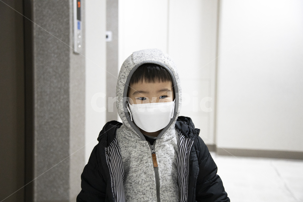 건강,생활,마스크,의료,어린이,치료,목,약품,의학,처방,아픈,예방,미세먼지,황사,전염병,메르스,감기,신종,대처,질병,질환,기침,배경,코로나,바이러스,코로나바이러스,의복,의류,스웨터,사람,인물,인간,human,person,어린이,어린아이,child,children,kid,건강,헬스웨어,헬스케어,healthware,health care