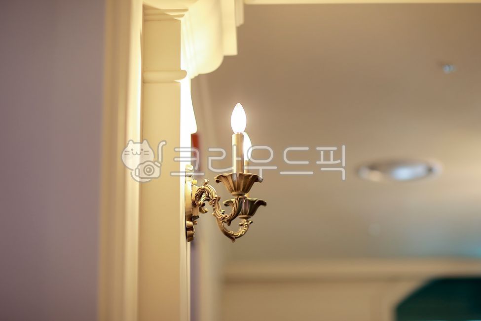 chandelier,light,indoor interior,bulb,lamp