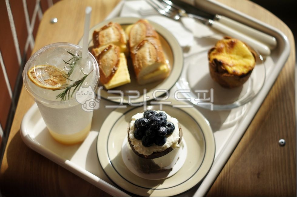 소금빵,에그타르트,감성카페,saltbread,시오빵,saltbreadrolls,버터롤,브런치,brunch,후식,디저트,한국디저트,kdessert,dessert,한국스낵,ksnack,한국카페,cafe,카페,카페메뉴