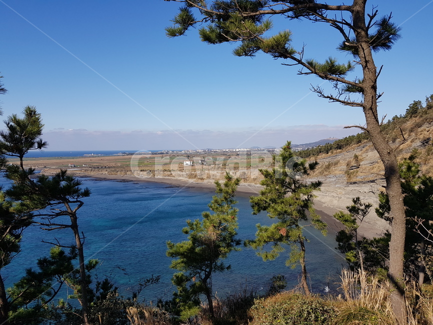 송악산,송악산둘레길,올레10코스,제주바다,제주송악산,푸른바다,올레길,파란하늘,맑은하늘,절벽,송악산절벽,해변