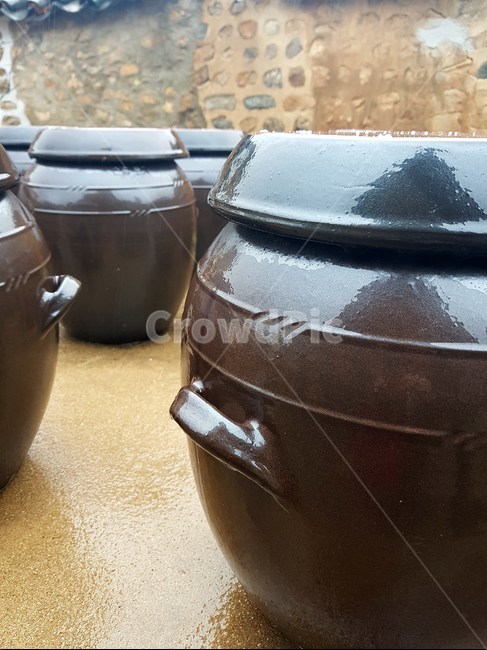 항아리,장독대,돌담,항아리뚜껑,한국전통항아리,보관,koreanpot,jangdokdae,한국전통,한국문화,korean traditional,korean culture,사물,물건,오브젝트,thing,object,matter