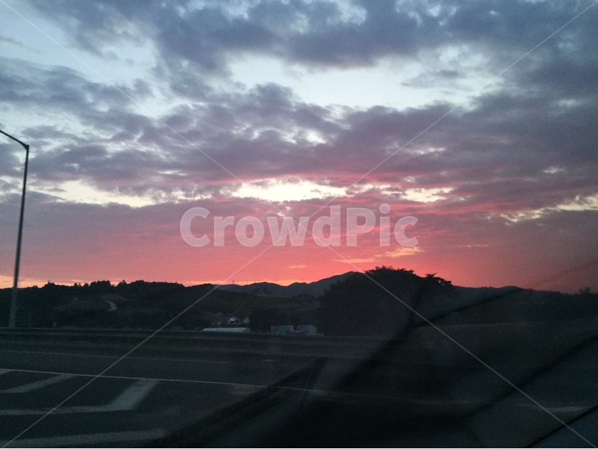 붉은노을,경계,매직아워,밤풍경,하늘풍경,자연,풍경,nature,landscape,outdoors,옥외,sky,하늘,dawn,새벽,red sky,붉은 하늘,dusk,황혼,sunset,일몰