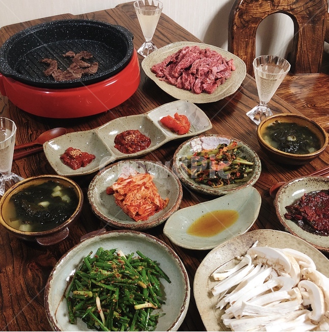 송이,자연송이,봉화송이,소고기구이,샴페인,집밥,미역국,음식,식재료,요리,food,cook,meal,dishes,food reserves,육류,고기,meat,한식,한국음식,한국요리,korean food,korean dishes,korean meal,korean cook
