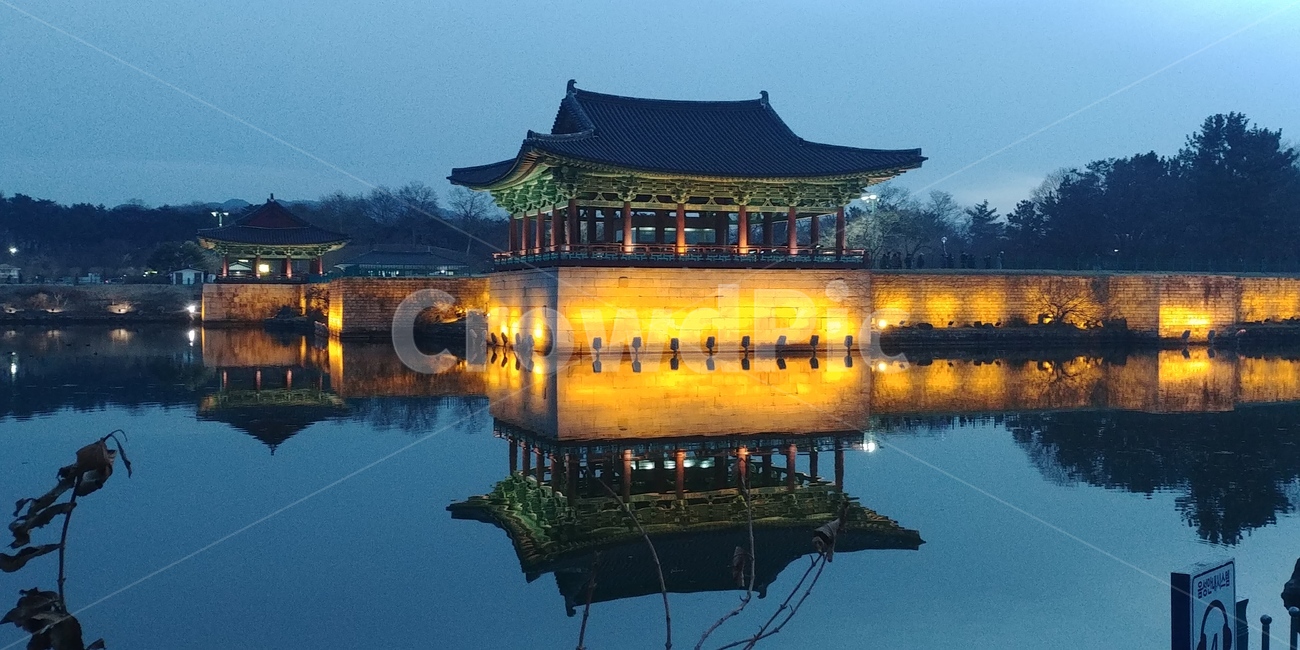 경주안압지,경주,안압지,동궁과월지,야경,야경,밤,풍경,nightscape,night,landscape,한국전통,한국문화,korean traditional,korean culture,랜드마크,landmark,tourist attraction,한국랜드마크,한국관광지,한국명소,korea landmark,korea tourist attraction,건축물,건물외관,exterior,building,structure,architecture,construction,건물,pagoda,탑,shrine,신사,worship,예배