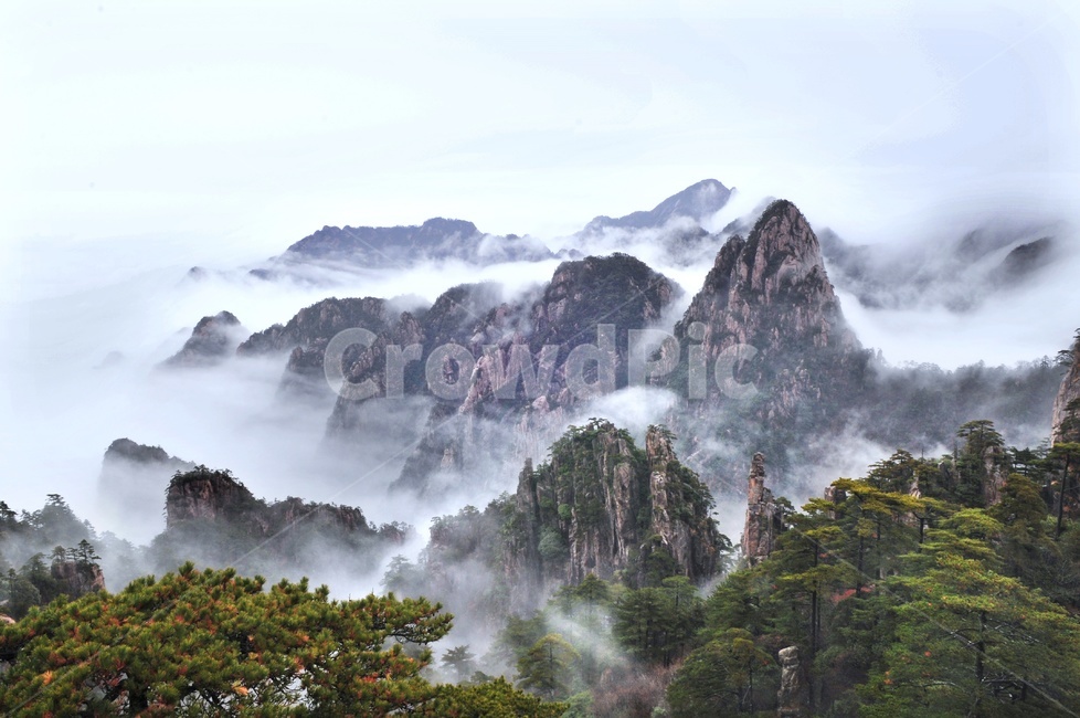nature,자연,weather,날씨,outdoors,옥외,mountain,산,mountainrange,산맥,peak,피크,중국,황산,중국황산,황산설경,운해,설산,설경,바위산,절벽,중국비경,상고대,경치,경관,풍경,비경,명산,정상,골짜기,기암,기암괴석