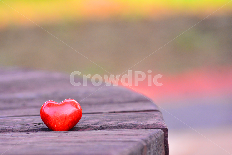 하트,사랑,마음,heart,love,가슴,감정,빨강색,레드,접사,마크로,클로즈업,러브,캐릭터,아이콘,상징,표시,형상,감성,분위기,emotional,sensible,올드,우드,나무,불변,영원,forevermore,eternity,permanent,everlasting,감정표현,기분,feeling,emotion,감성,sensible