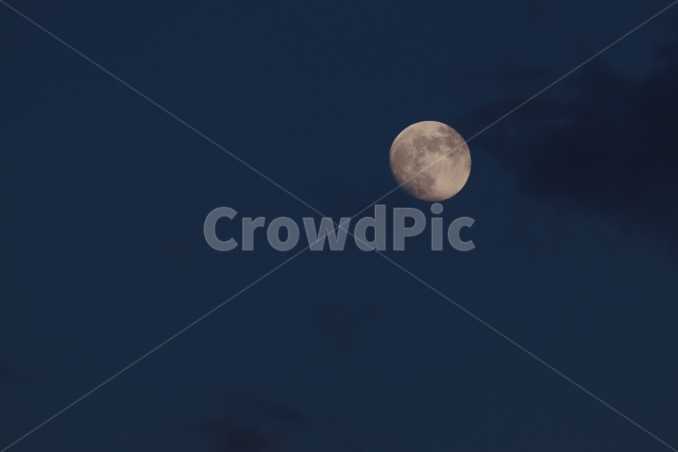 달,하늘,구름,저녁,감성,야경,밤,풍경,nightscape,night,landscape,nature,자연,outdoors,옥외,outer space,대기권 밖,universe,우주,astronomy,천문학,moon