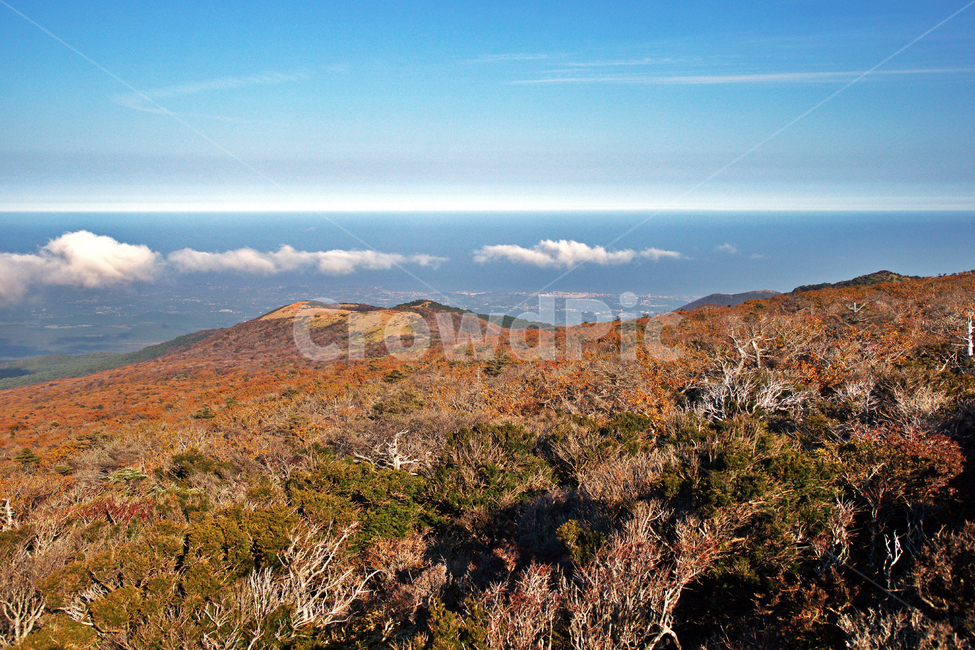오름,한라산,영실코스,제주도,한라산국립공원,가을,계절,구름,암석,가을,계절,fall,autumn,season,nature,자연,outdoors,옥외,plateau,고원,land,땅