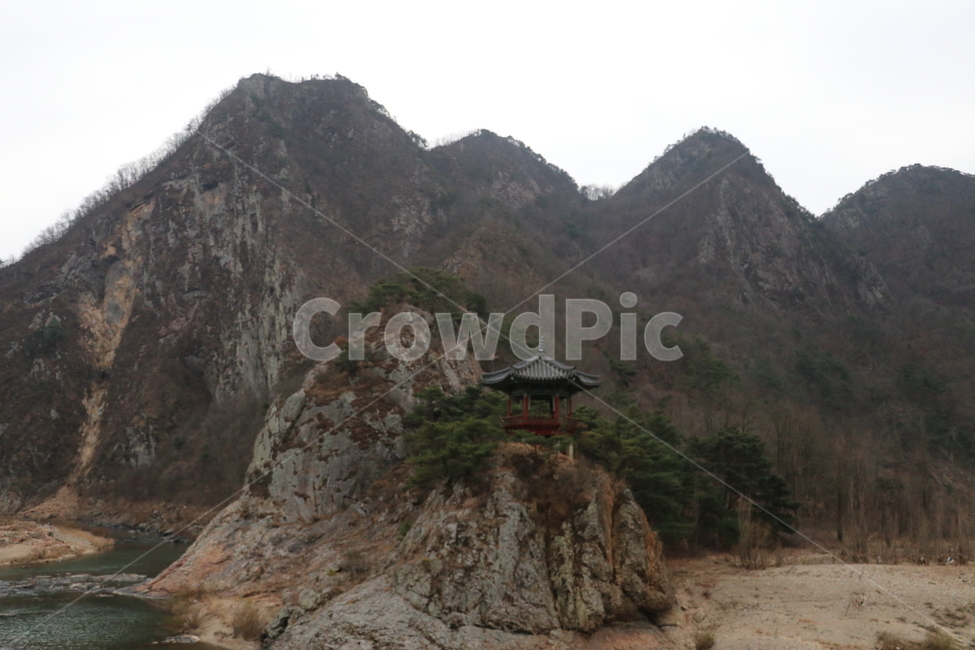 월류봉,월류정,충북영동,정자,산,자연,풍경,nature,landscape,한국자연풍경,한국자연경관,korea nature landscape,slope,경사,building,건물,housing,주택,monastery,수도원,architecture,건축물,outdoors,옥외