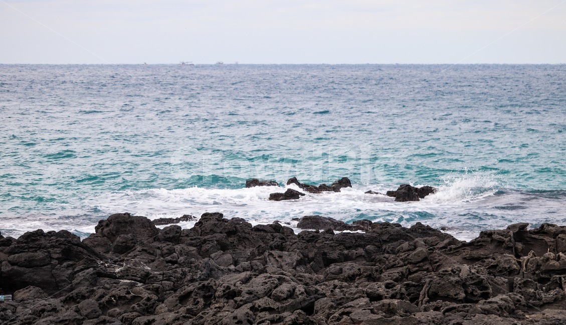outdoors,water,물,sea,바다,nature,자연,ocean,파도,wave,blue,파랑,파란색,하늘,하늘색,sky