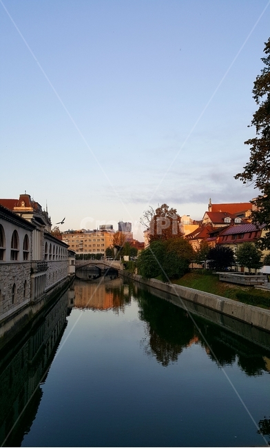 building,건물,castle,성,architecture,건축물,ditch,도랑,강,river,해외,외국,세계,foreign,oversea,world
