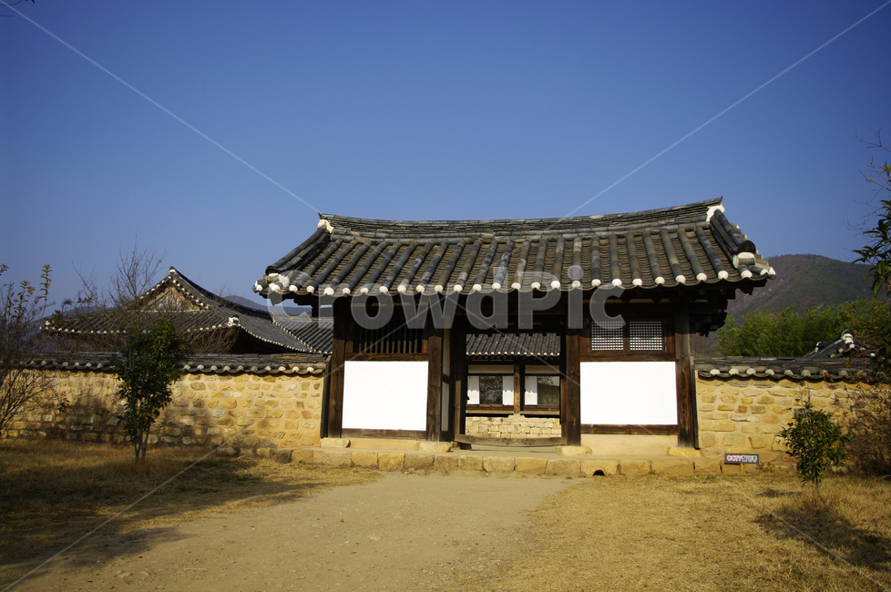 전통가옥,한국,기와집,기와지붕,한옥,담장,한국전통,한국문화,korean traditional,korean culture,건축물,건물외관,exterior,building,structure,architecture,construction