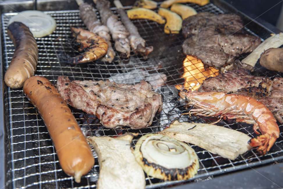 바베큐파티,캠핑요리,바베큐,양념,소스,가족여행,굽기,고기,새우,구이,굽다,미트,쇠고기,해산물,씨푸드,비프,그릴,소고기,숯불구이,숯불,석쇠,야채,불판,맛있는,식사,파티,캠핑,여행,휴가,휴식,외식,요리,목살,돼지고기,소시지,양파,호박,육류,화로,꼬치,술안주,화로구이,캠핑용품,야영,야영장,음식,식재료,요리,food,cook,meal,dishes,food reserves,육류,고기,meat