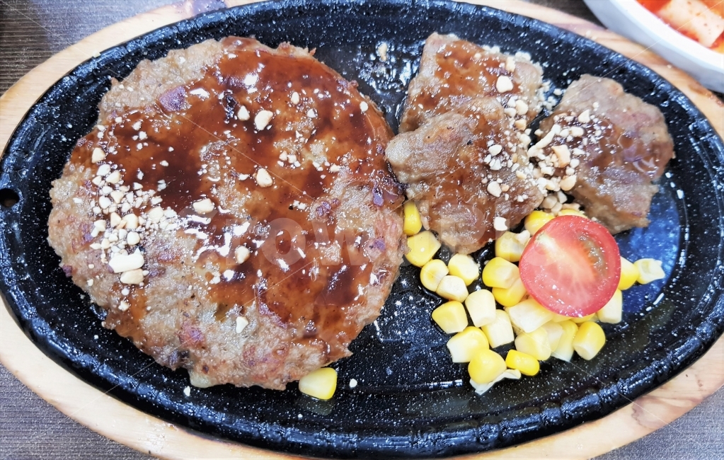떡갈비,한식,한국음식,한국,korea,koreafood,food,먹다,eating,맛있는,delicious,beef,굽다,음식,식재료,요리,food,cook,meal,dishes,food reserves,육류,고기,meat,한식,한국음식,한국요리,korean food,korean dishes,korean meal,korean cook
