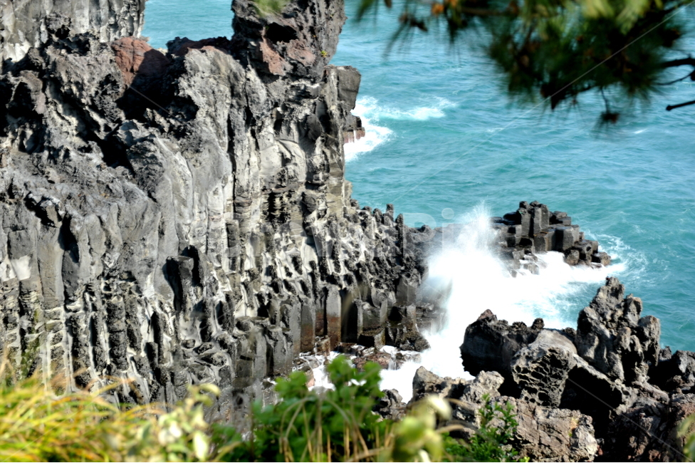 제주,주상절리,파도,절벽,제주주상절리,자연,풍경,nature,landscape,한국자연풍경,한국자연경관,korea nature landscape,제주도,jeju,jeju island,cliff,낭떠러지,outdoors,옥외,water,물