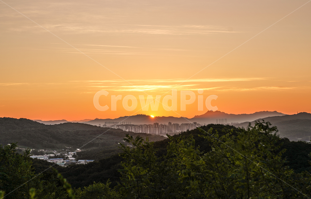 하루,시작,일출,산,도시,안개,풍경,도시,풍경,city,landscape,한국도시풍경,한국도시경관,korea cityscape,nature,자연,outdoors,옥외,dusk,황혼,dawn,새벽,sky,하늘,red sky,붉은 하늘,sunset,일몰