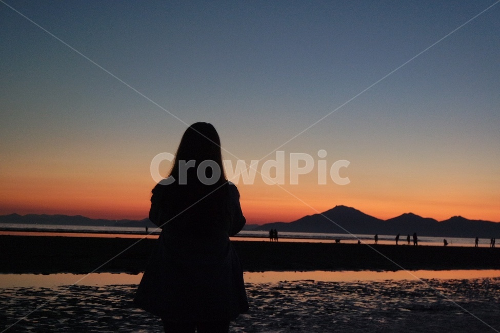 뒷모습,실루엣,바다,해변,일몰,해,노을,해질녘,인물실루엣,사람실루엣,silhouette,charactersilhouette,humansilhouette,sunset,sea,사람,인물,인간,human,person,여성,여자,woman,female,lady,인물실루엣,사람실루엣,character silhouette,human silhouette,water,물,waterfront,워터 프론트,port,포트,pier,교각