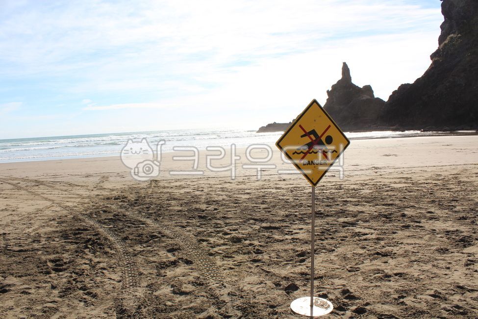 뉴질랜드,뉴질랜드집,뉴질랜드바다,바다,자연,옥외,표지판,위험표지판,수영금지