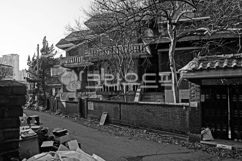 재개발,재개발지역,의왕시,내손다구역,철거,폐가,흑백,다가구주택,주택,건축물,골목