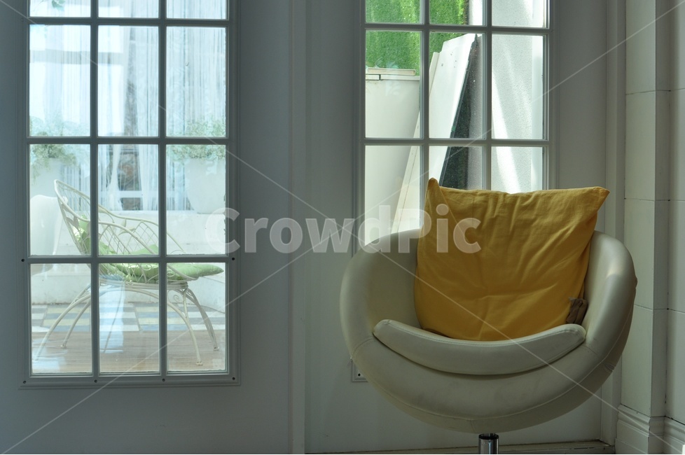 실내,의자,방석,인테리어,창틀,노란색,틀,하얀,인테리어,실내디자인,interior design