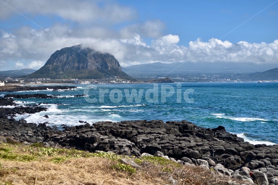 바다,파도,바위,구름,하늘,자연,풍경,nature,landscape,promontory,곶,outdoors,옥외,land,땅,ocean,대양,sea,water,물,shoreline,해안선